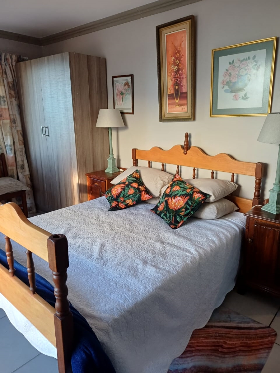 To Let 1 Bedroom Property for Rent in Outeniqua Strand Western Cape